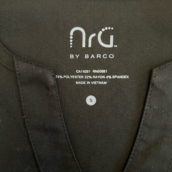 Women's NRG by Barco scrub top. Small - Picture 4 of 7